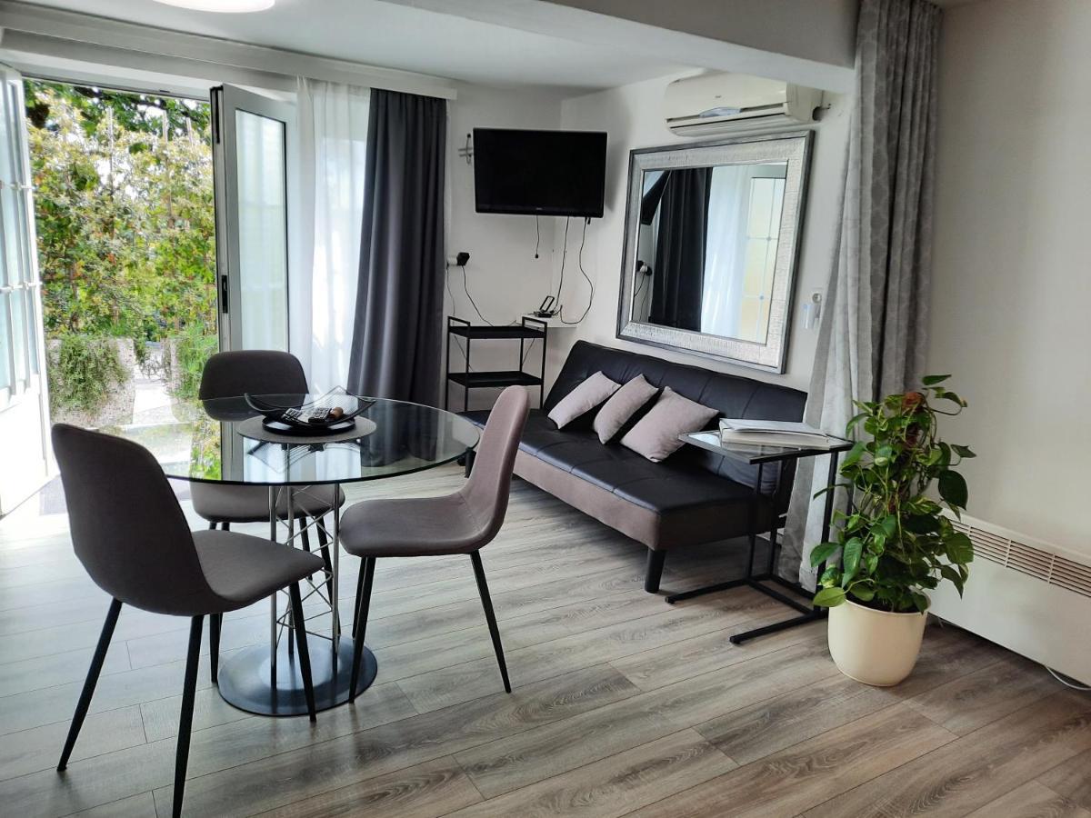 Apartments Anita Crikvenica Bagian luar foto